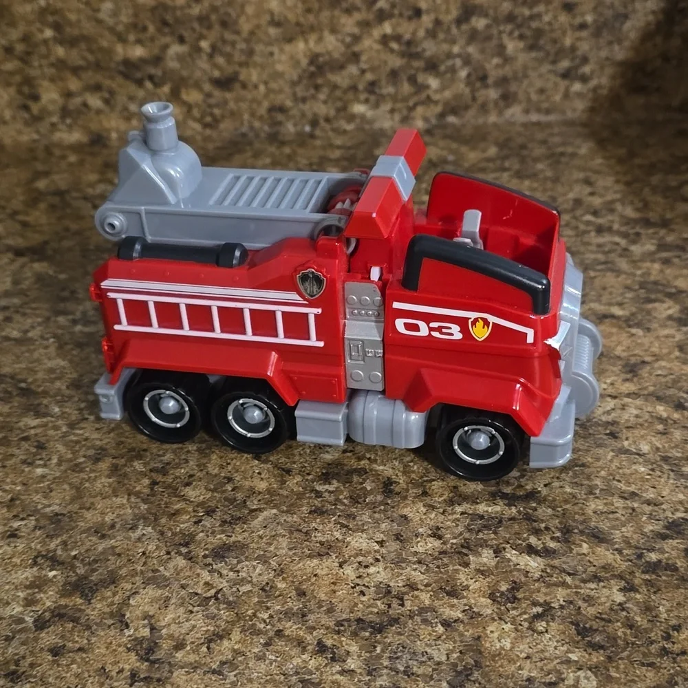 Paw Patrol Marshalls Red and Gray Fire‎ Truck with Movable Ladder